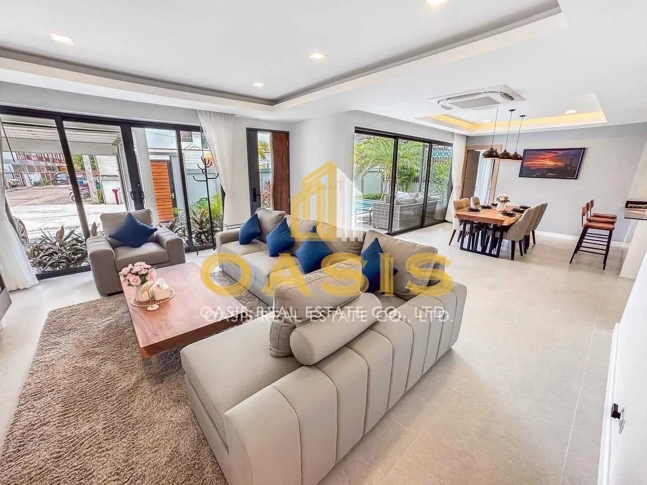 Prime Corner Pool Villa in Central Pattaya