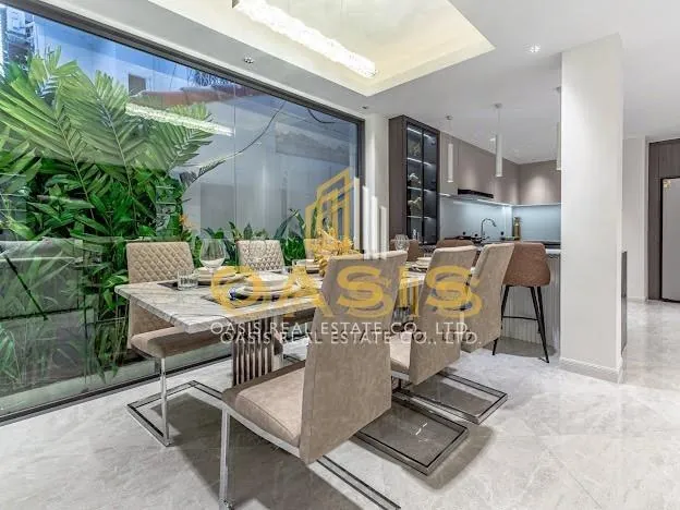 Modern Luxury Pool Villa located in a prime area of Pattaya on Thappraya Road