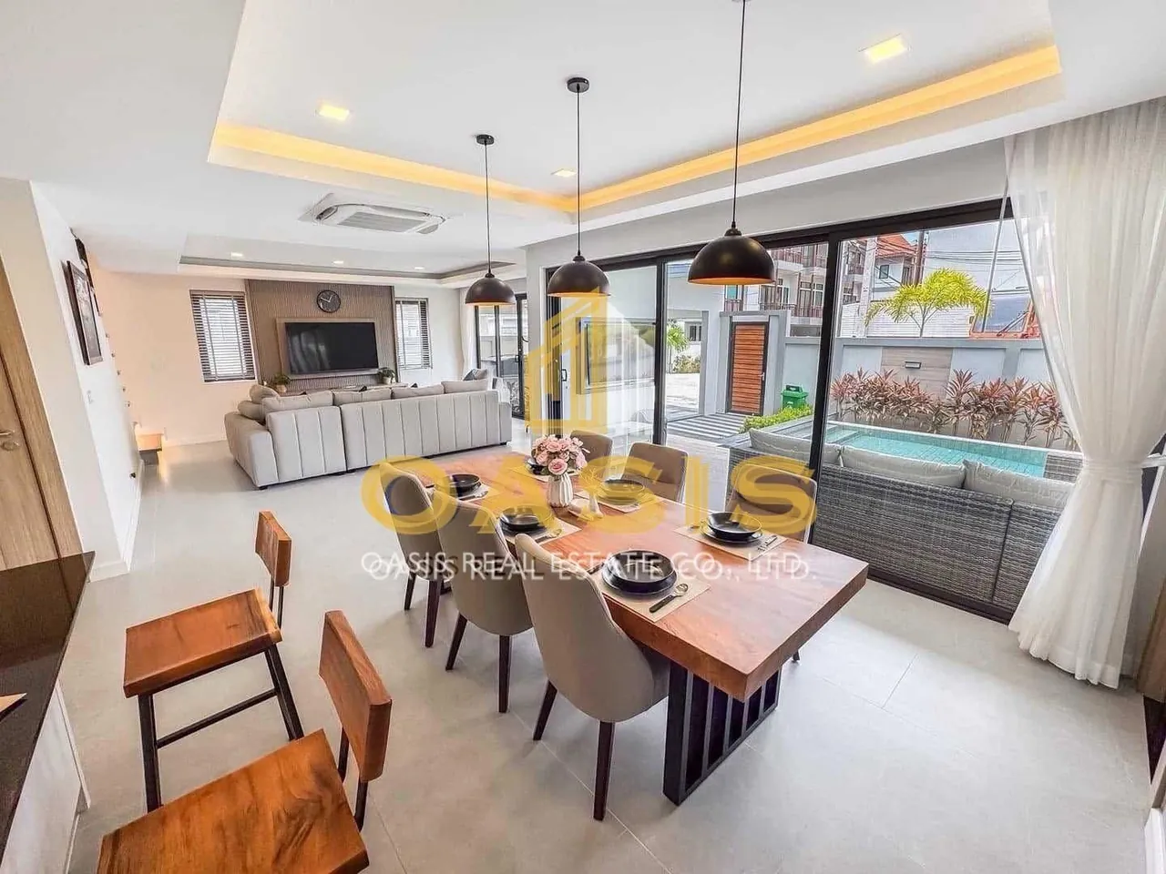 Prime Corner Pool Villa in Central Pattaya