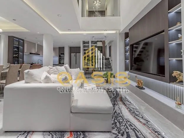 Modern Luxury Pool Villa located in a prime area of Pattaya on Thappraya Road