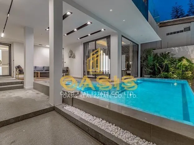 Modern Luxury Pool Villa located in a prime area of Pattaya on Thappraya Road
