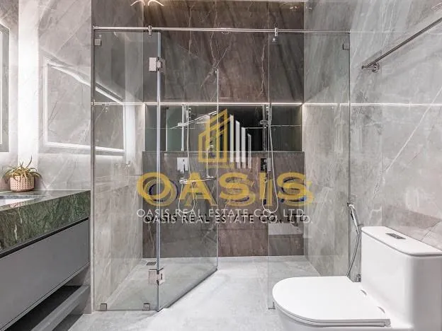 Two Luxurious Pool Villas located in the heart of Pattaya, Theprasit