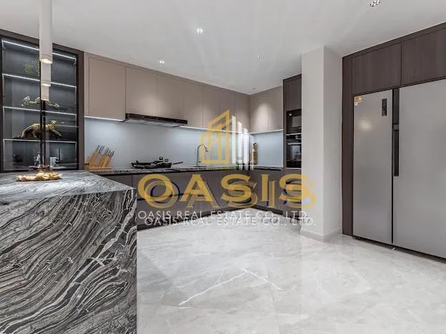 Modern Luxury Pool Villa located in a prime area of Pattaya on Thappraya Road