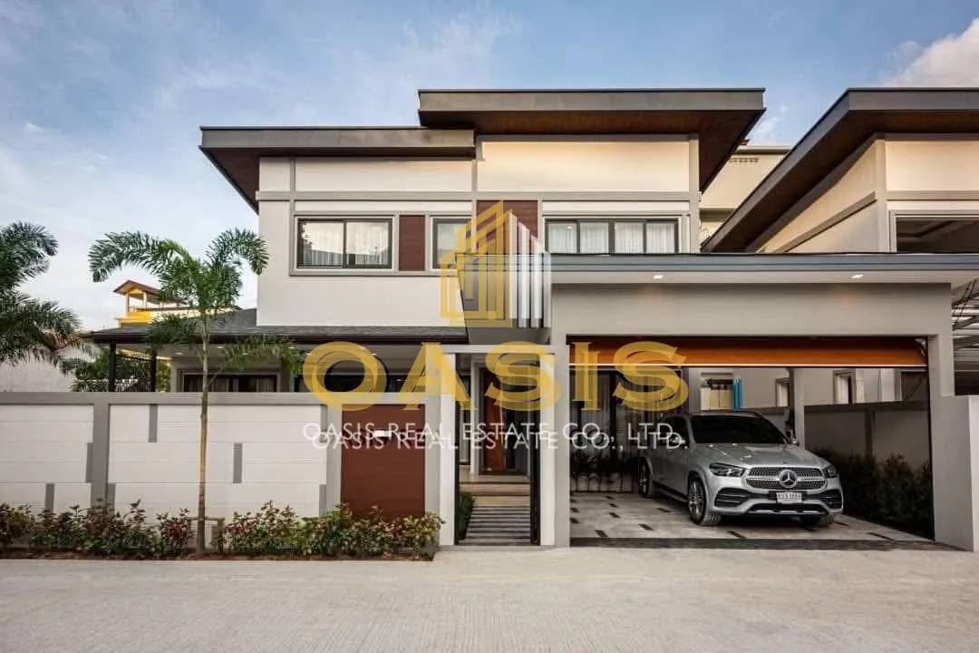 stunning pool villa located in the heart of Pattaya’s seaside zone
