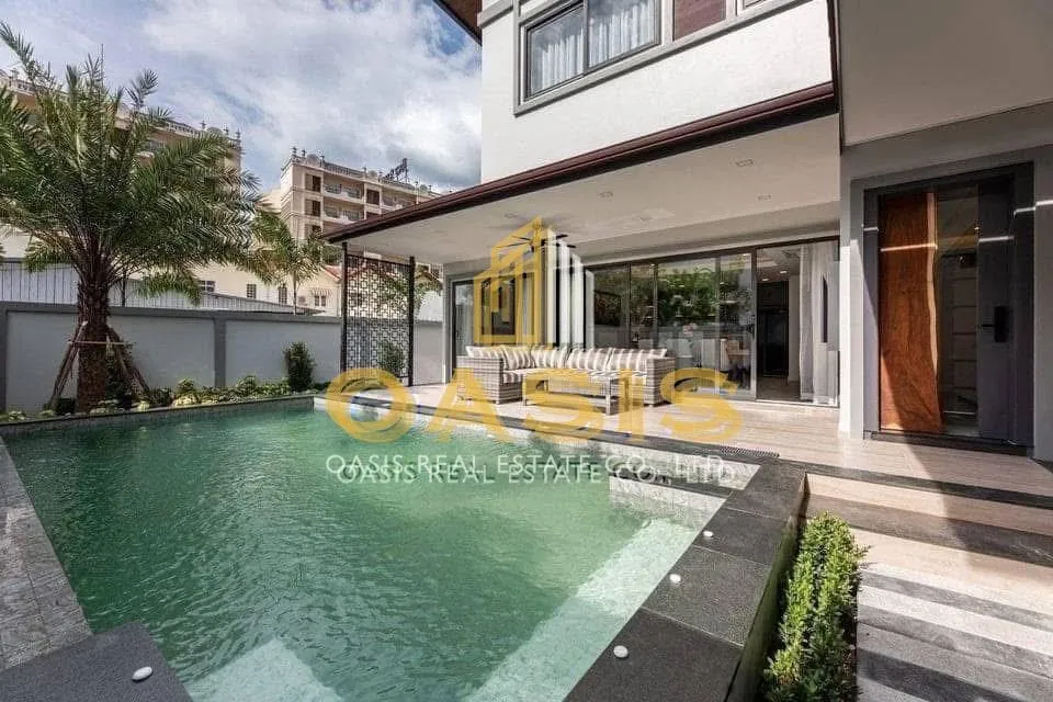 stunning pool villa located in the heart of Pattaya’s seaside zone