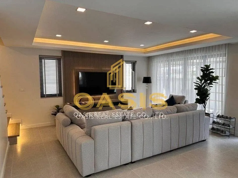 stunning pool villa located in the heart of Pattaya’s seaside zone