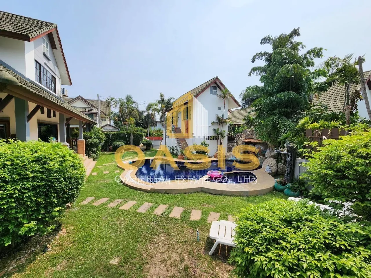 Hot Deal Pool Villa Compound in central Pattaya