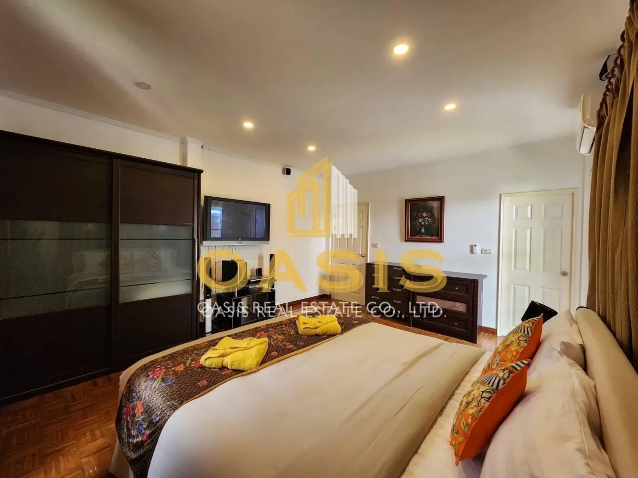 Hot Deal Pool Villa Compound in central Pattaya