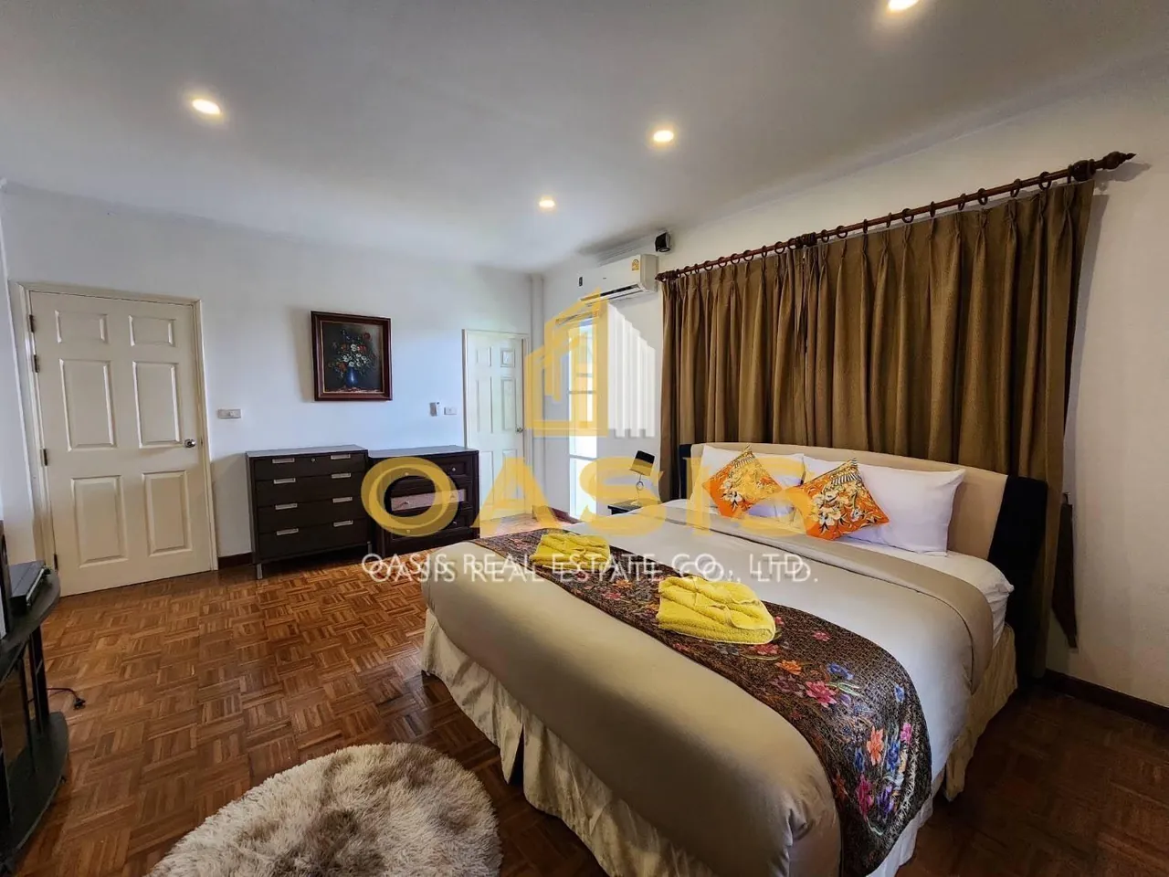 Hot Deal Pool Villa Compound in central Pattaya