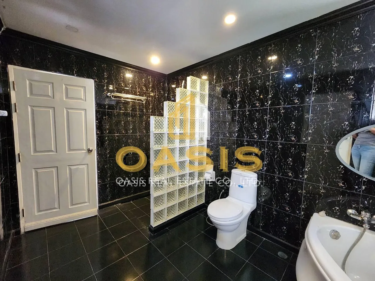 Hot Deal Pool Villa Compound in central Pattaya