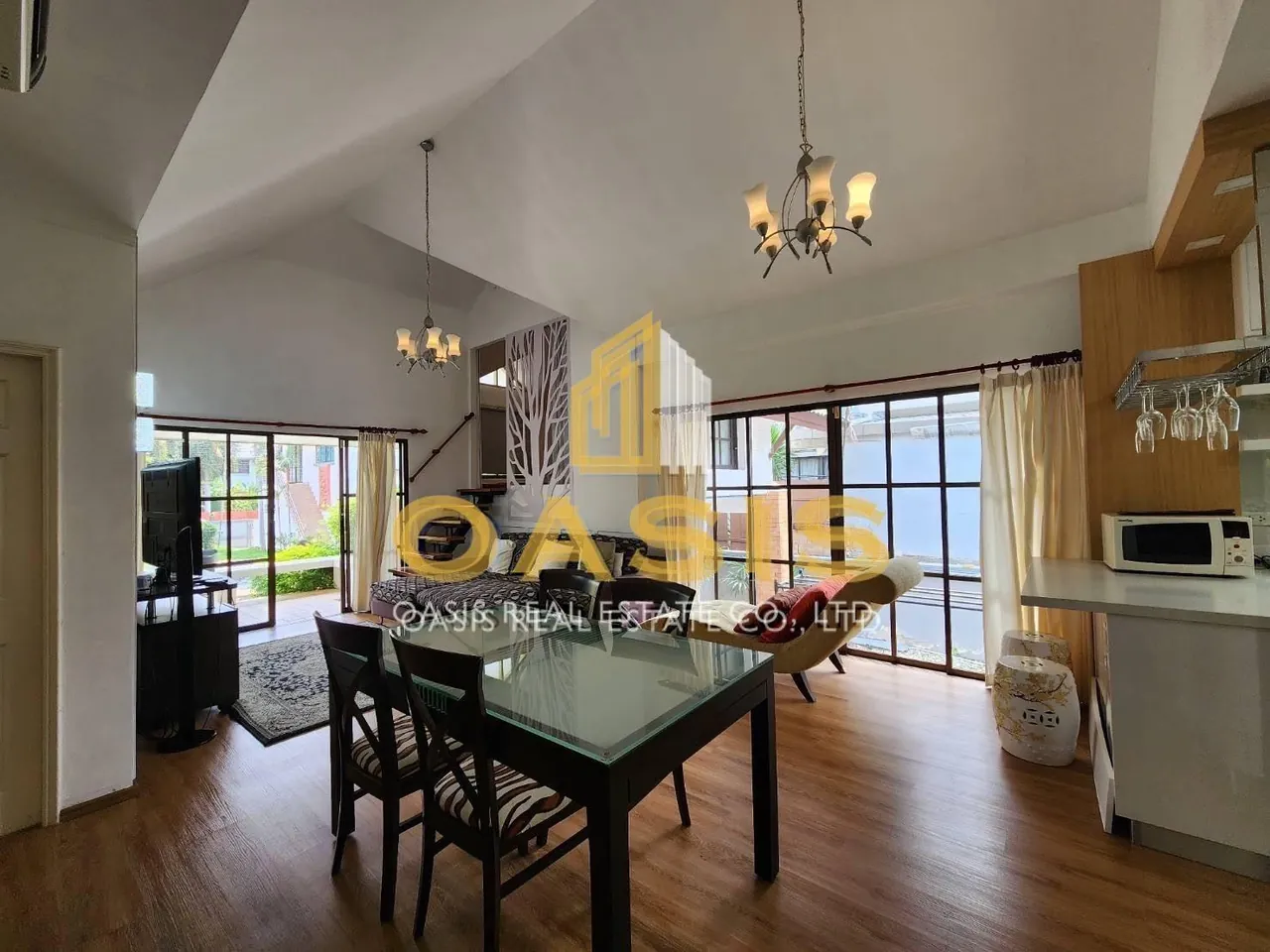 Hot Deal Pool Villa Compound in central Pattaya