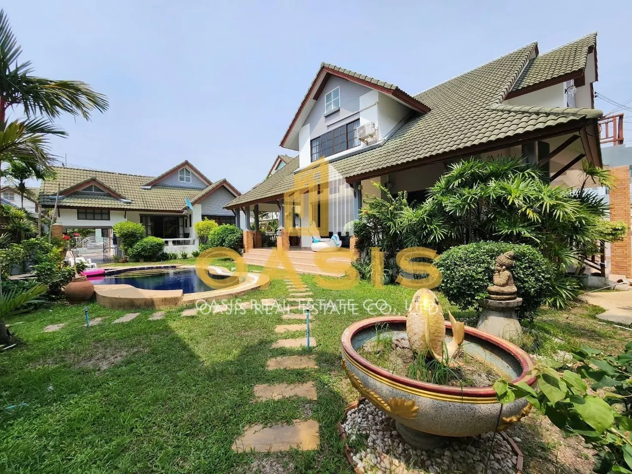 Hot Deal Pool Villa Compound in central Pattaya