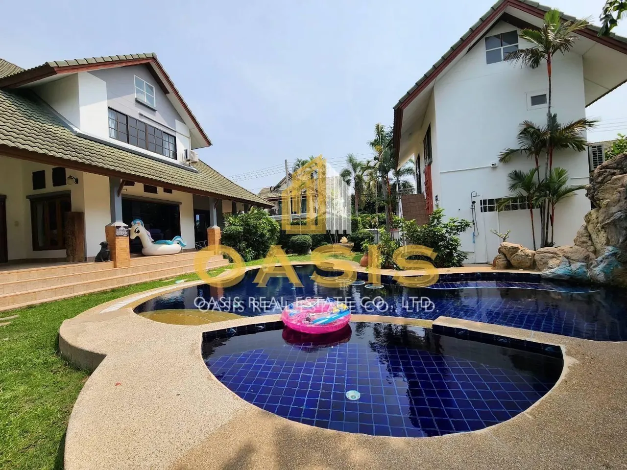 Hot Deal Pool Villa Compound in central Pattaya