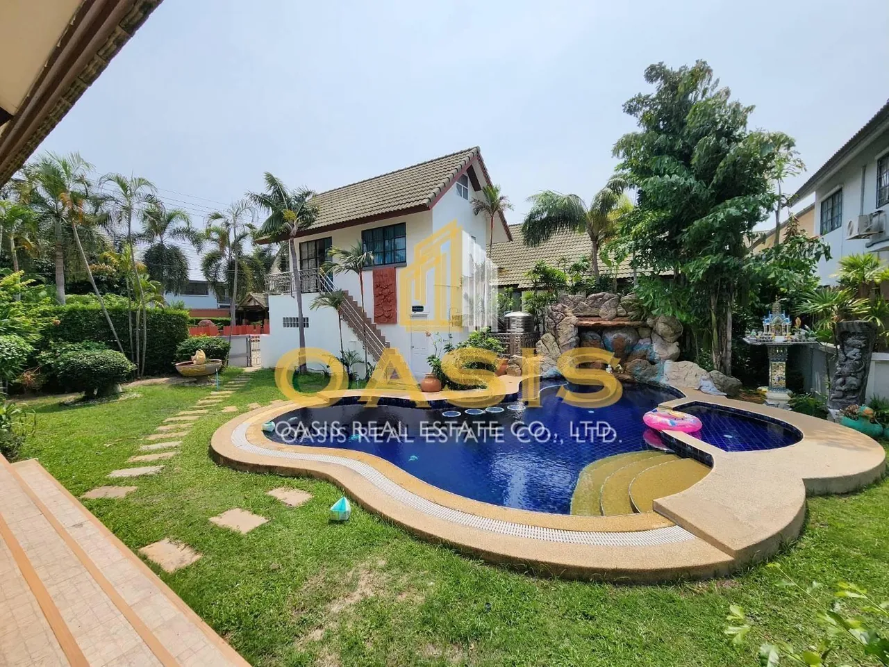 Hot Deal Pool Villa Compound in central Pattaya