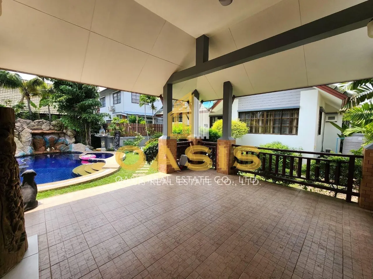 Hot Deal Pool Villa Compound in central Pattaya