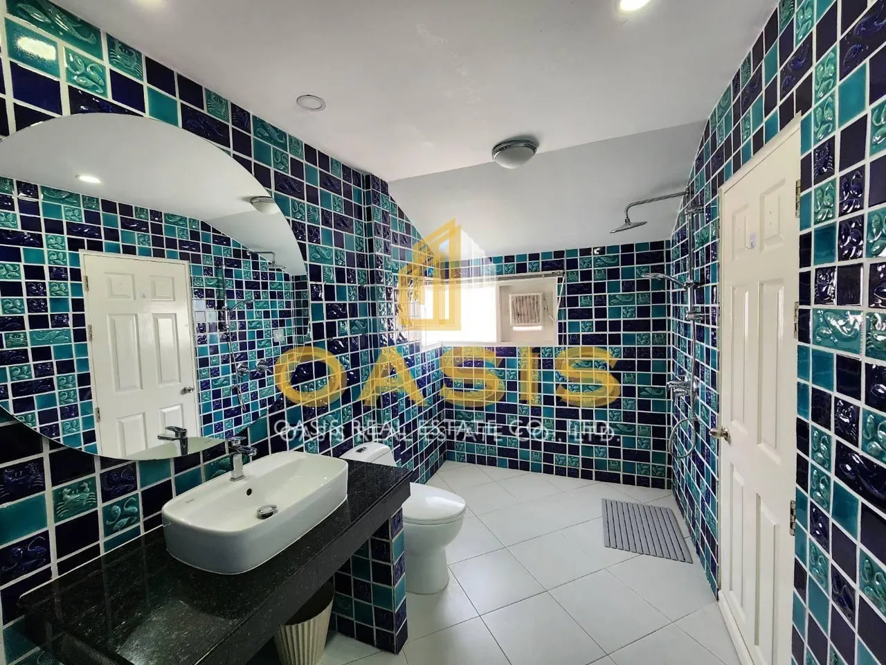 Hot Deal Pool Villa Compound in central Pattaya