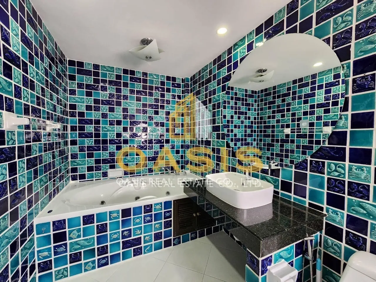 Hot Deal Pool Villa Compound in central Pattaya