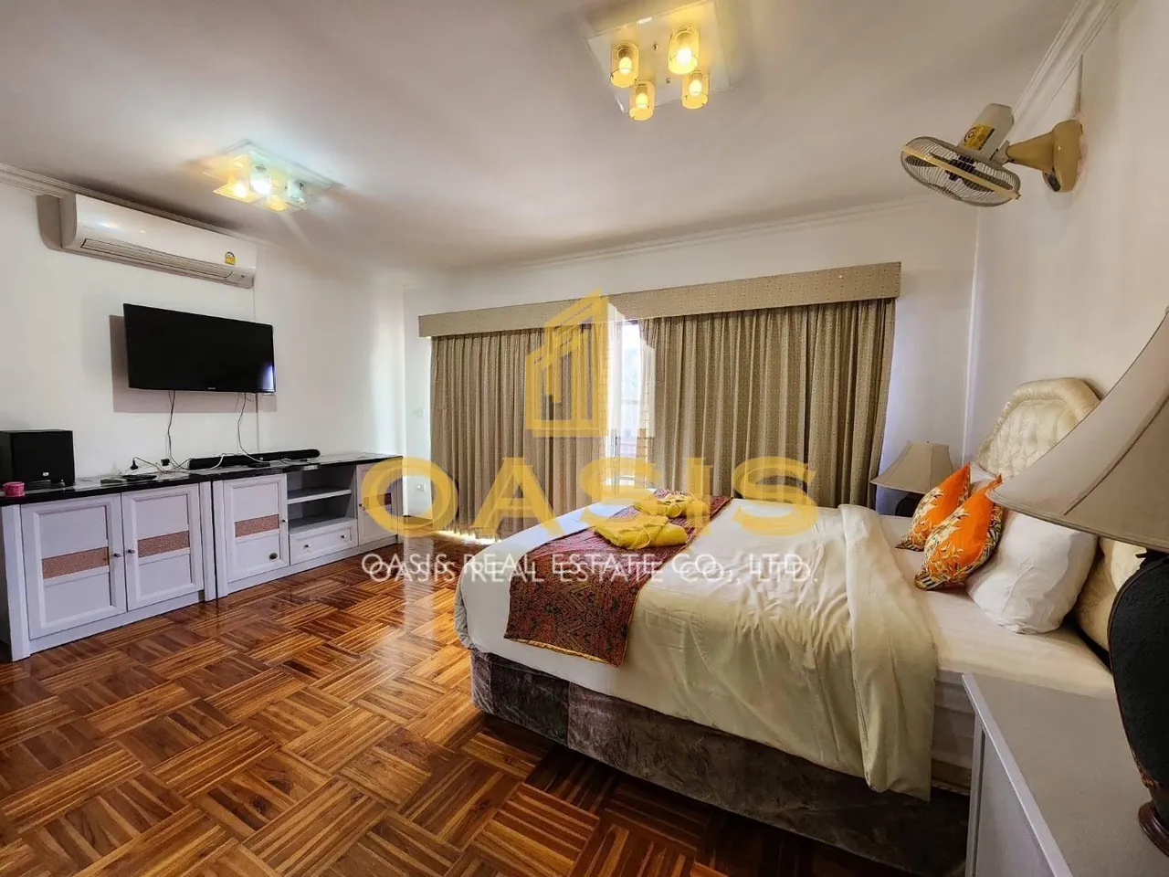 Hot Deal Pool Villa Compound in central Pattaya