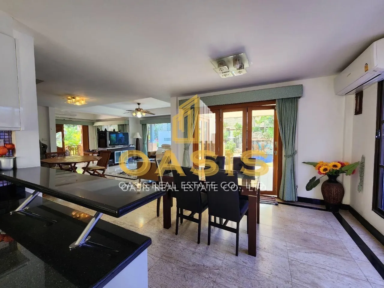 Hot Deal Pool Villa Compound in central Pattaya