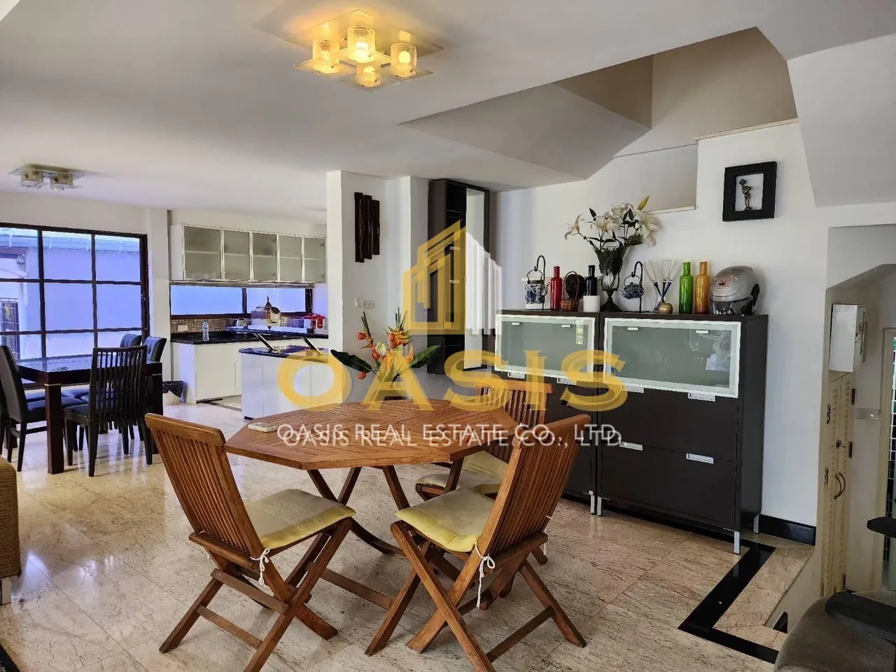 Hot Deal Pool Villa Compound in central Pattaya