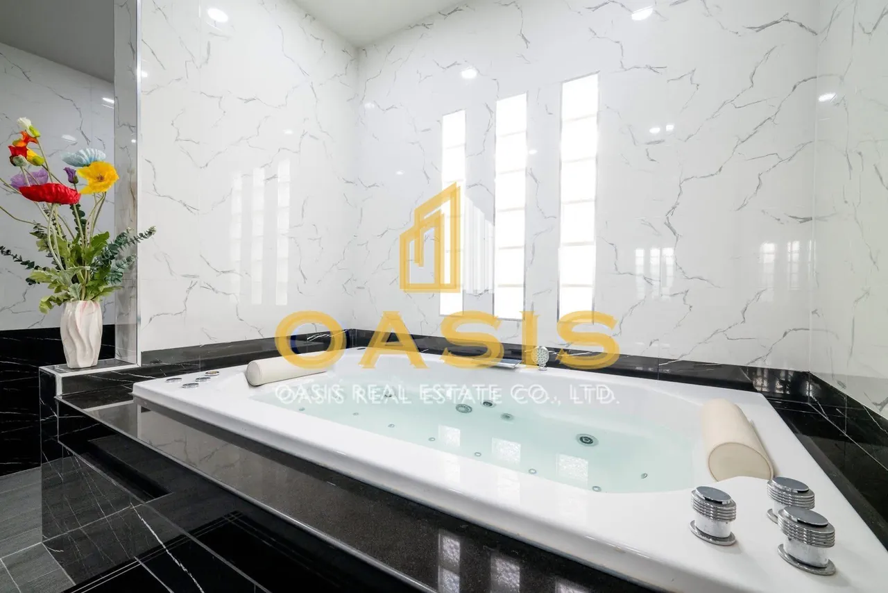 Beautiful Modern Luxury Home for Sale Pattaya Hill Village 2