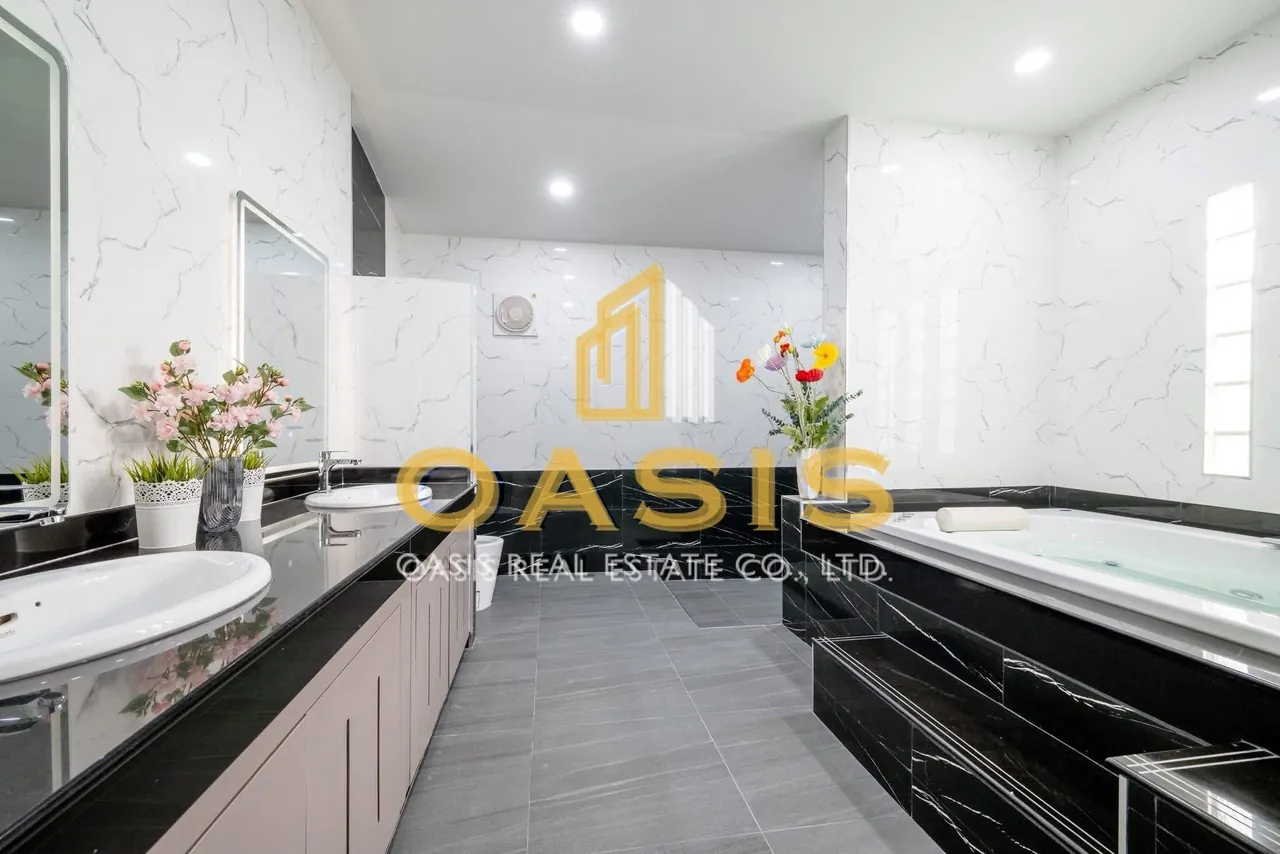 Beautiful Modern Luxury Home for Sale Pattaya Hill Village 2