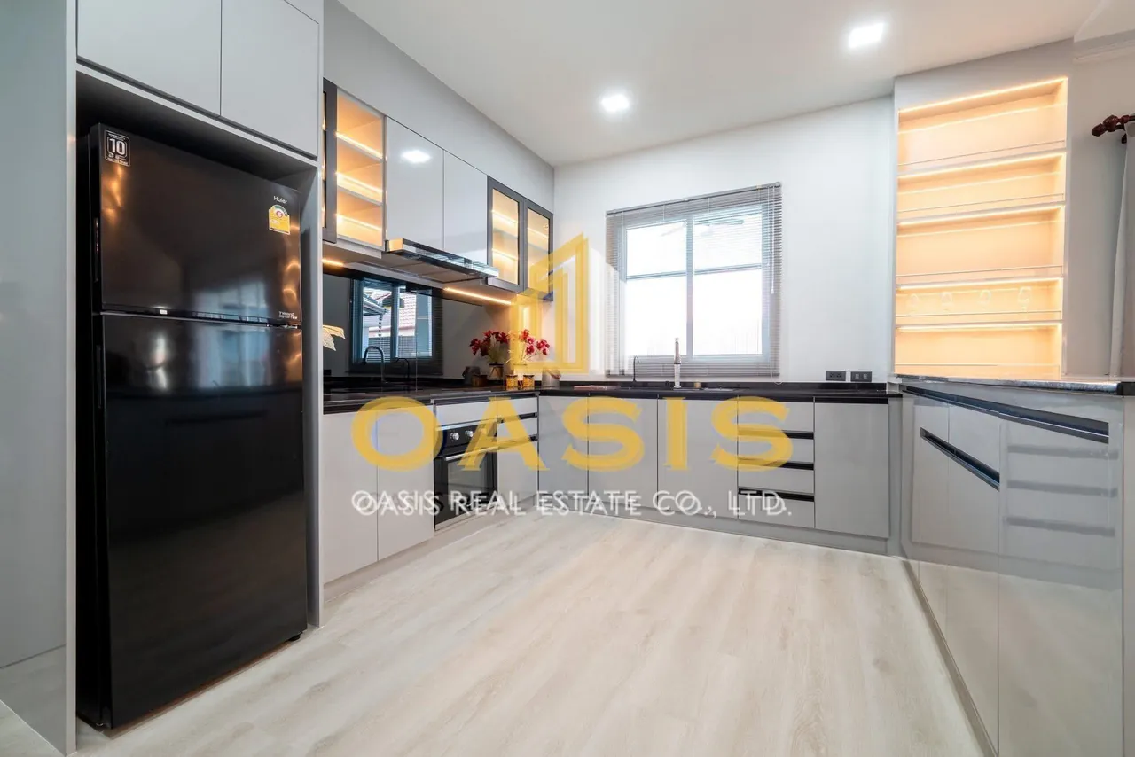 Beautiful Modern Luxury Home for Sale Pattaya Hill Village 2
