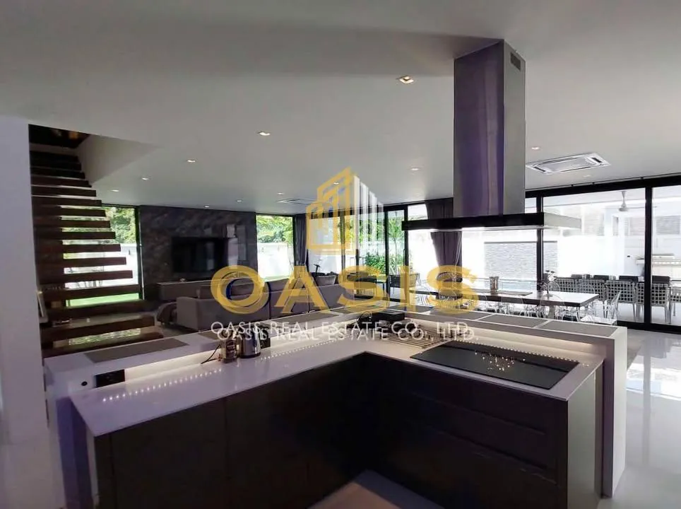 Prestigious Luxury Villa for Sale Pratumnak Soi 5
