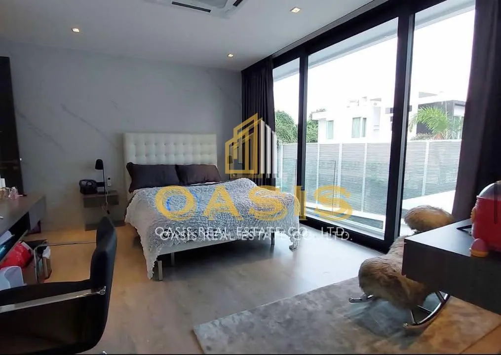 Prestigious Luxury Villa for Sale Pratumnak Soi 5