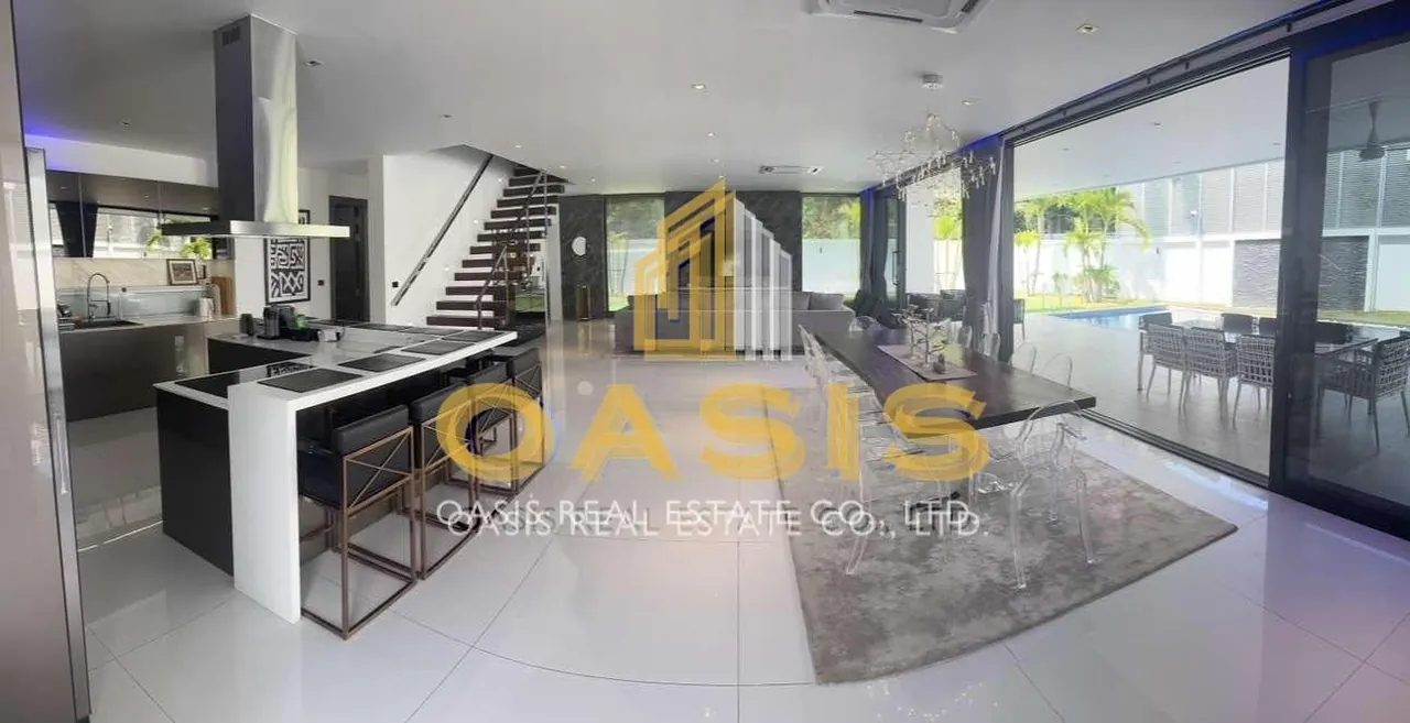 Prestigious Luxury Villa for Sale Pratumnak Soi 5