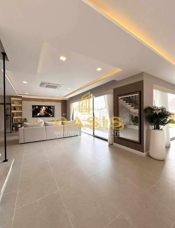 Luxury Modern Style Pool Villa for Sale in Huai Yai