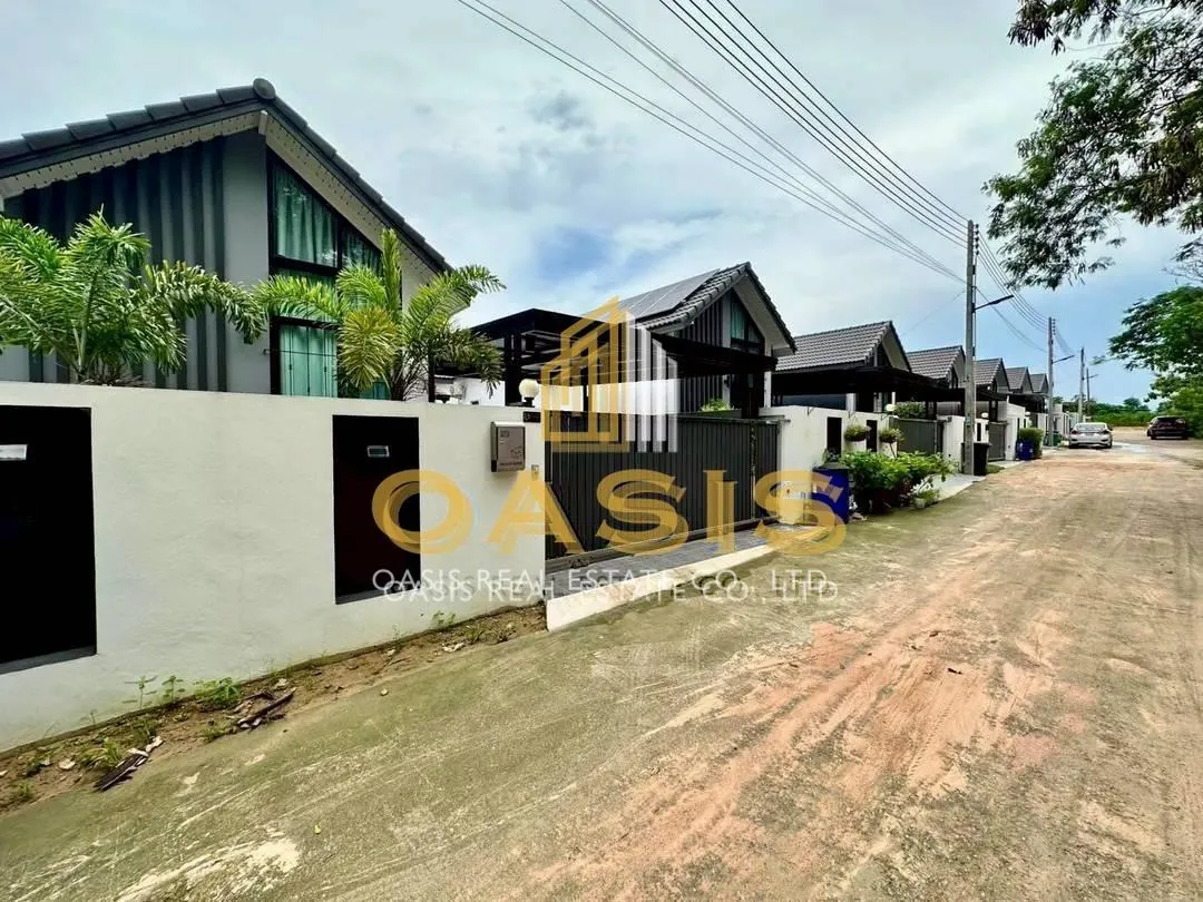 Charming Pool Villa Near Mabprachan Reservoir For Sale