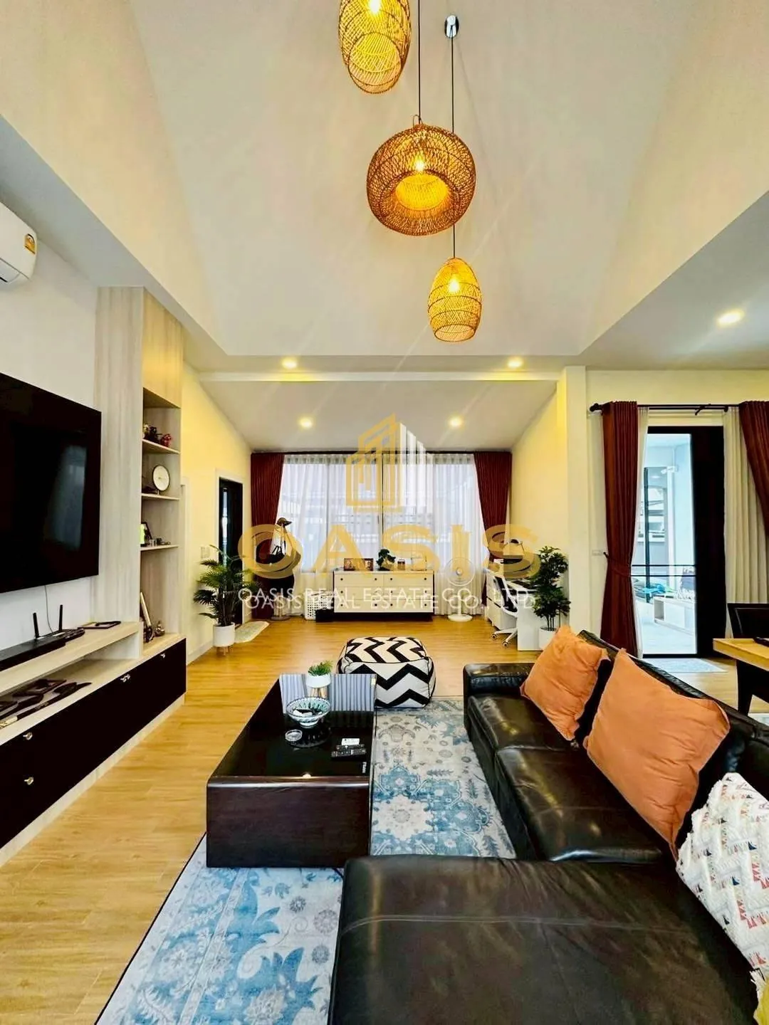 Scandinavian-Style Corner Pool Villa Near Mabprachan Reservoir