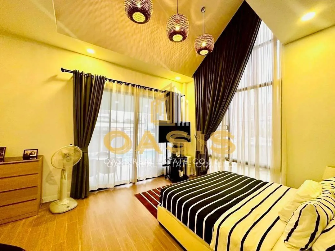 Scandinavian-Style Corner Pool Villa Near Mabprachan Reservoir