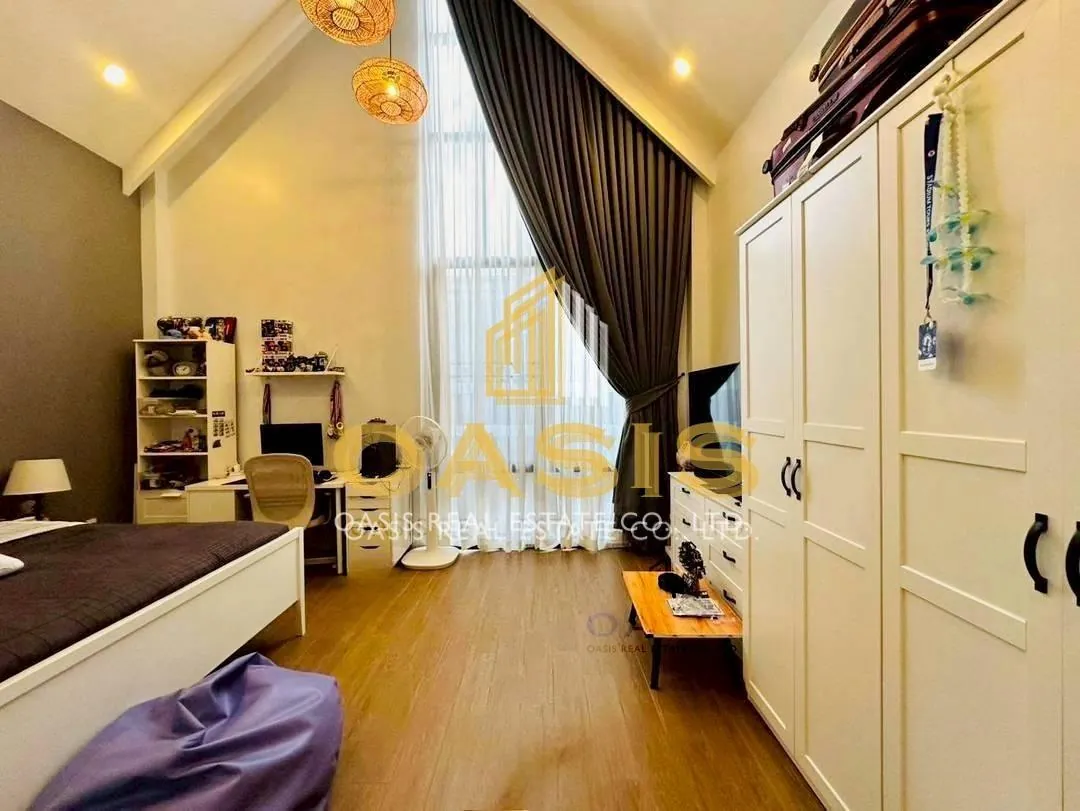 Scandinavian-Style Corner Pool Villa Near Mabprachan Reservoir