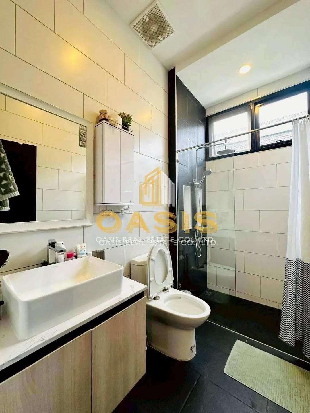Scandinavian-Style Corner Pool Villa Near Mabprachan Reservoir