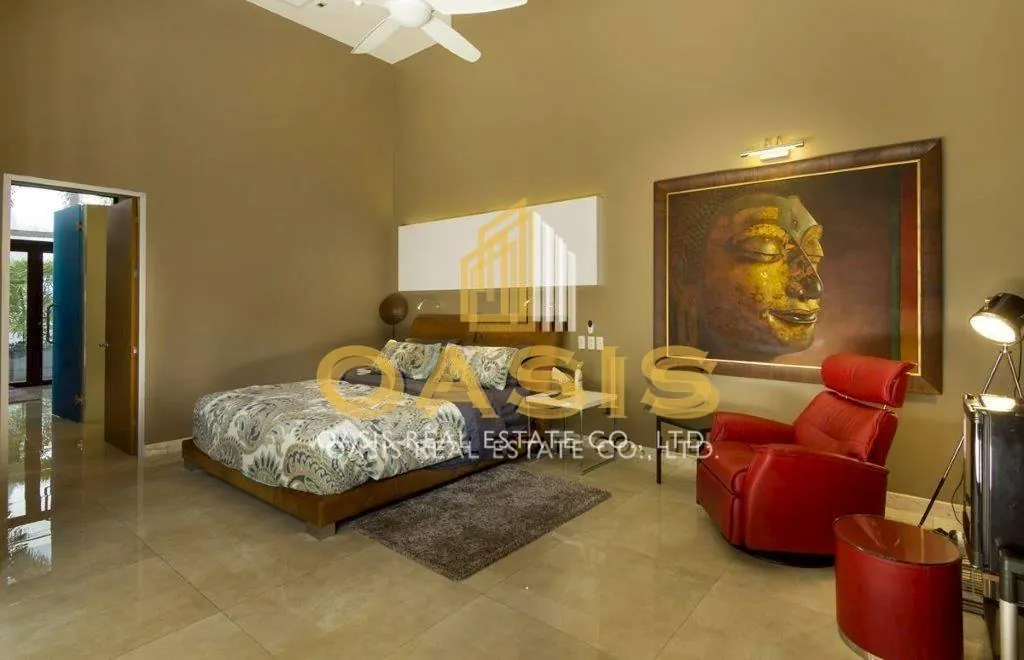 Ultra Luxury 6 bedroom pool villa for sale on Pratumnak soi 5