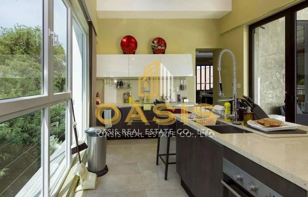 Ultra Luxury 6 bedroom pool villa for sale on Pratumnak soi 5