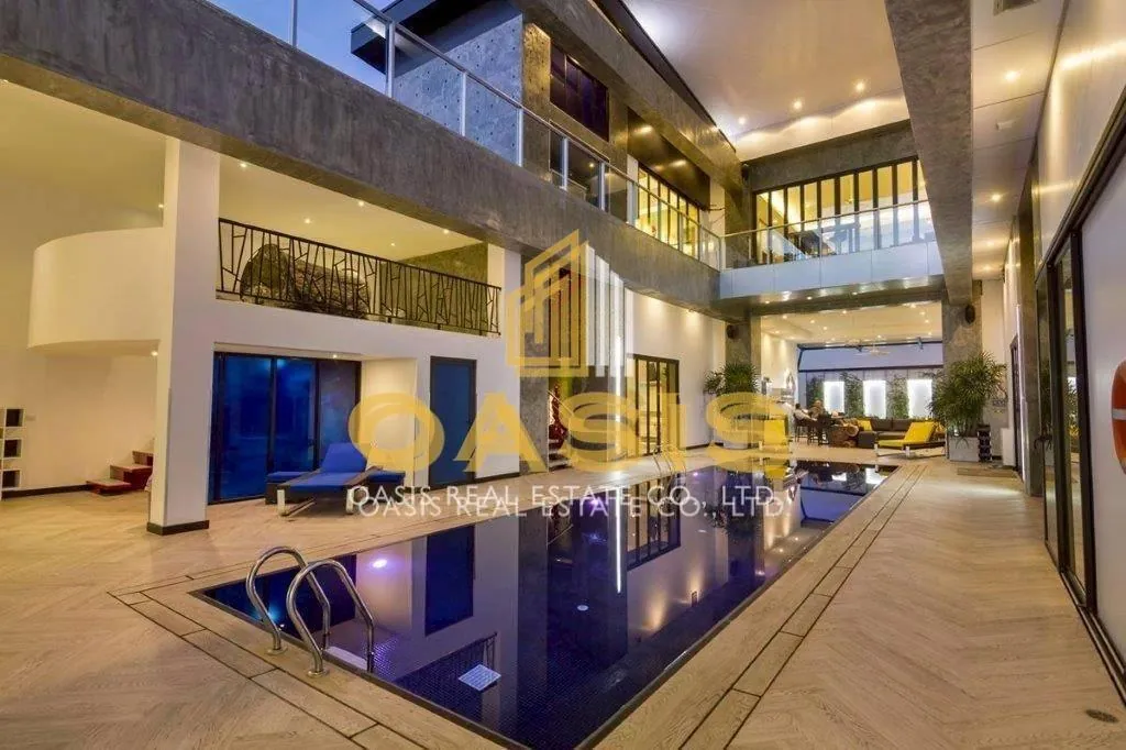 Ultra Luxury 6 bedroom pool villa for sale on Pratumnak soi 5