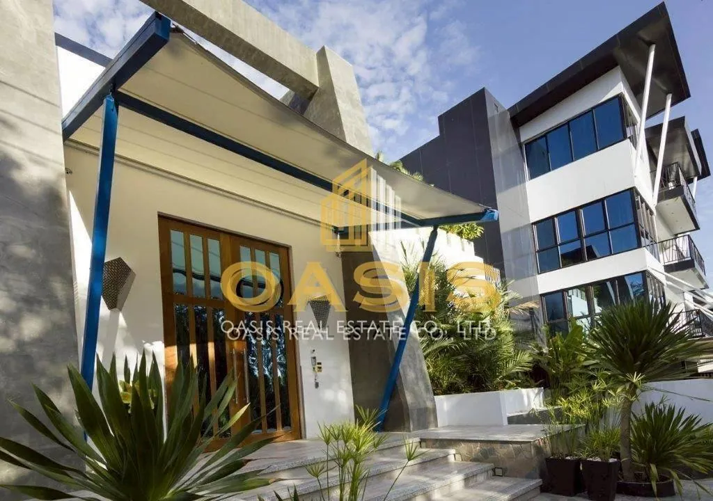Ultra Luxury 6 bedroom pool villa for sale on Pratumnak soi 5