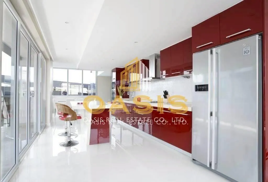 Commercial Luxury Apartment Building for Sale in Pratumnak Soi 5