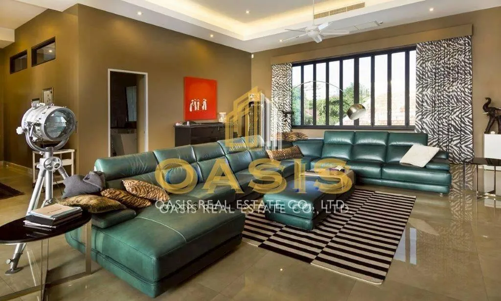 Ultra Luxury 6 bedroom pool villa for sale on Pratumnak soi 5