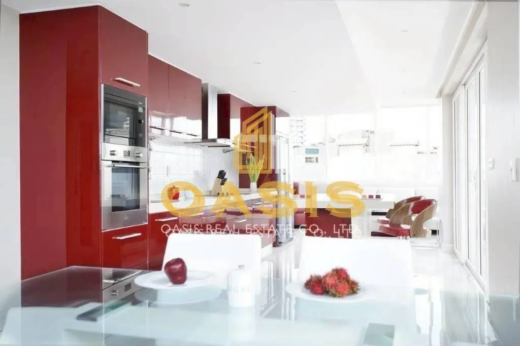 Commercial Luxury Apartment Building for Sale in Pratumnak Soi 5