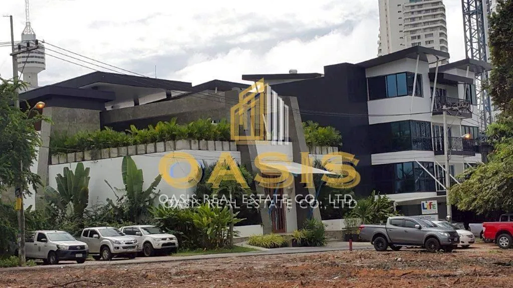 Ultra Luxury 6 bedroom pool villa for sale on Pratumnak soi 5