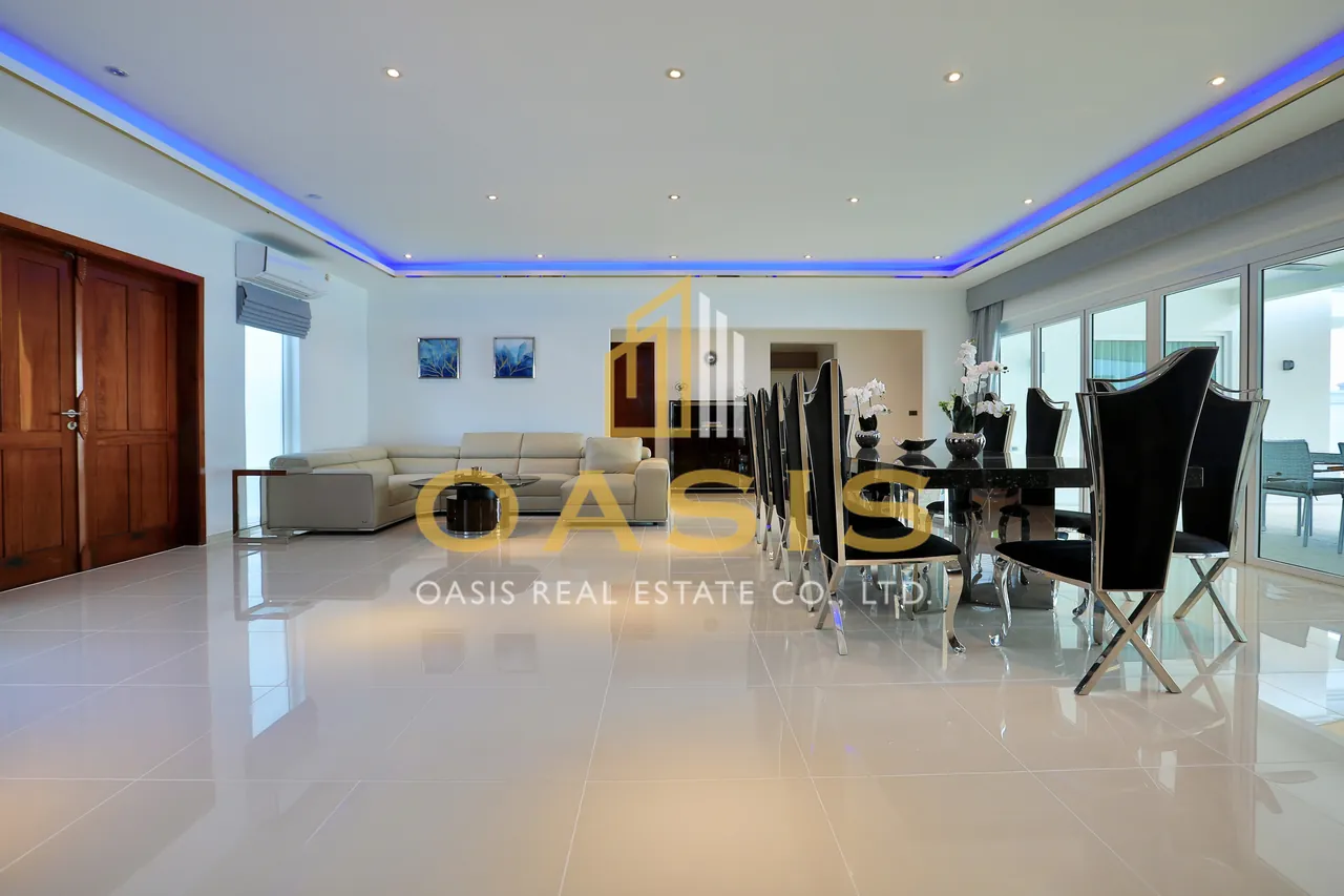 Exquisite Pool Villa for Sale Siam Royal View