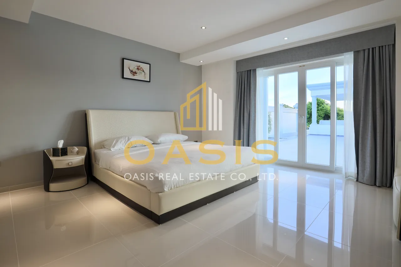 Exquisite Pool Villa for Sale Siam Royal View
