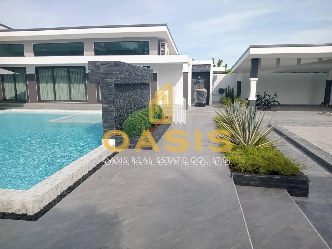 Versatile Estate Near Lake Mabprachan for SALE