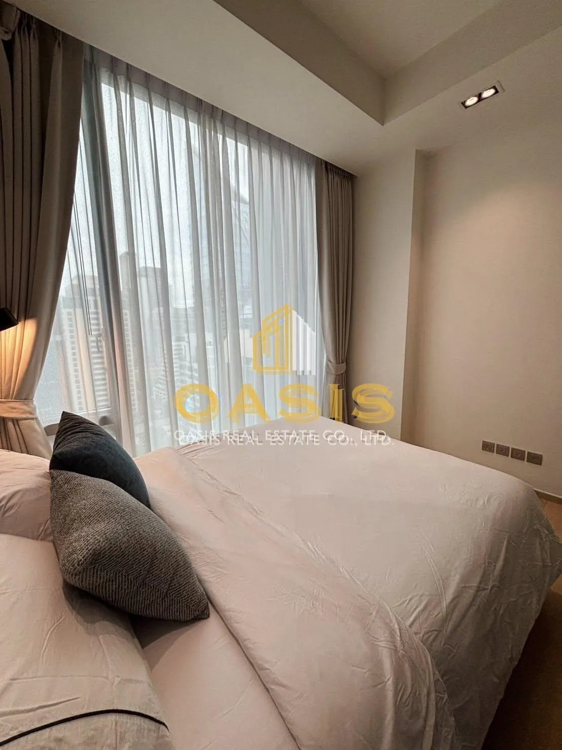 28 Chidlom – Elegant Corner Residence in Bangkok’s Most Prestigious CBD For Rent