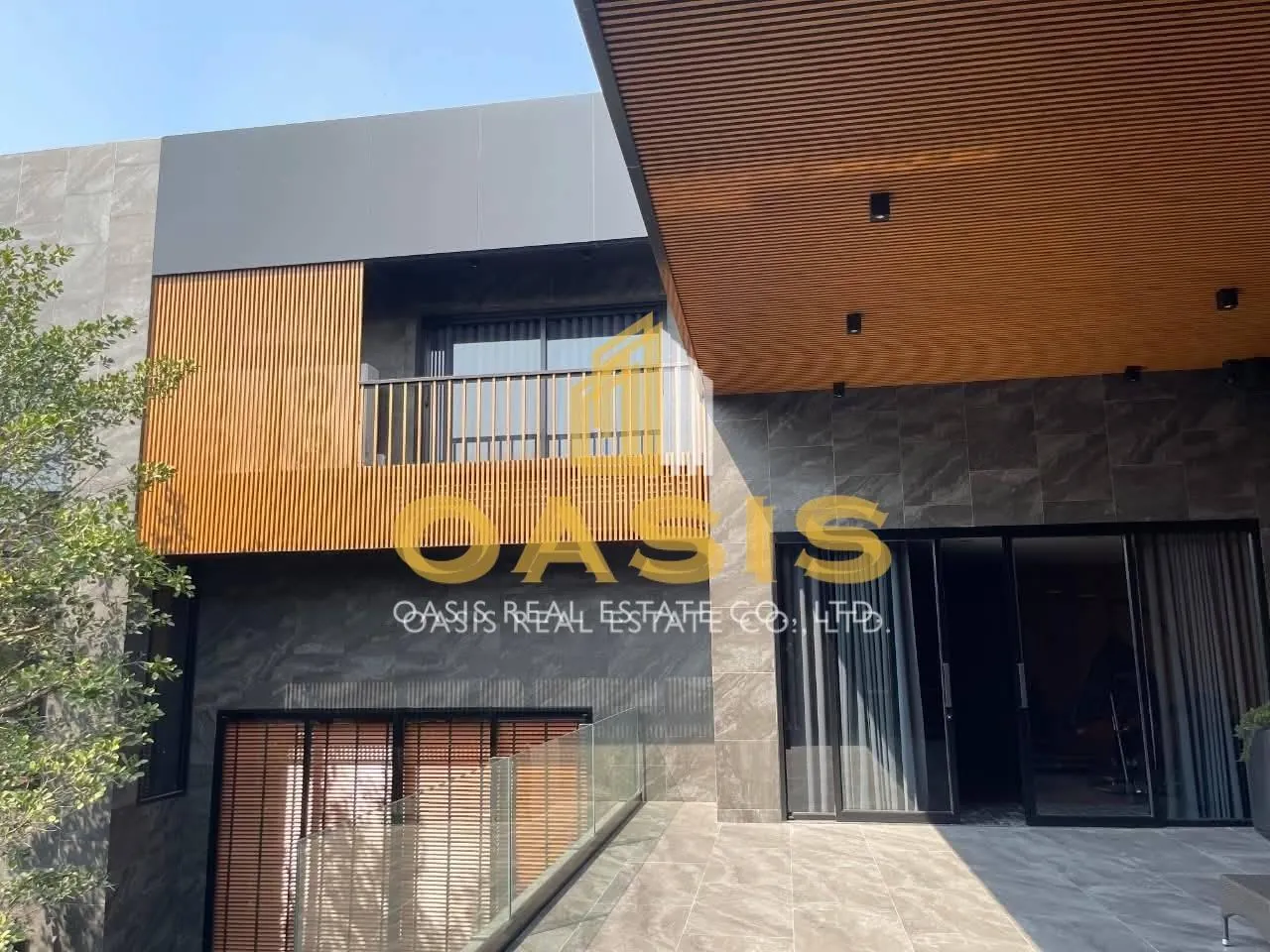 Black & Wood Residence – Modern Luxury Classic Masterpiece for Sale