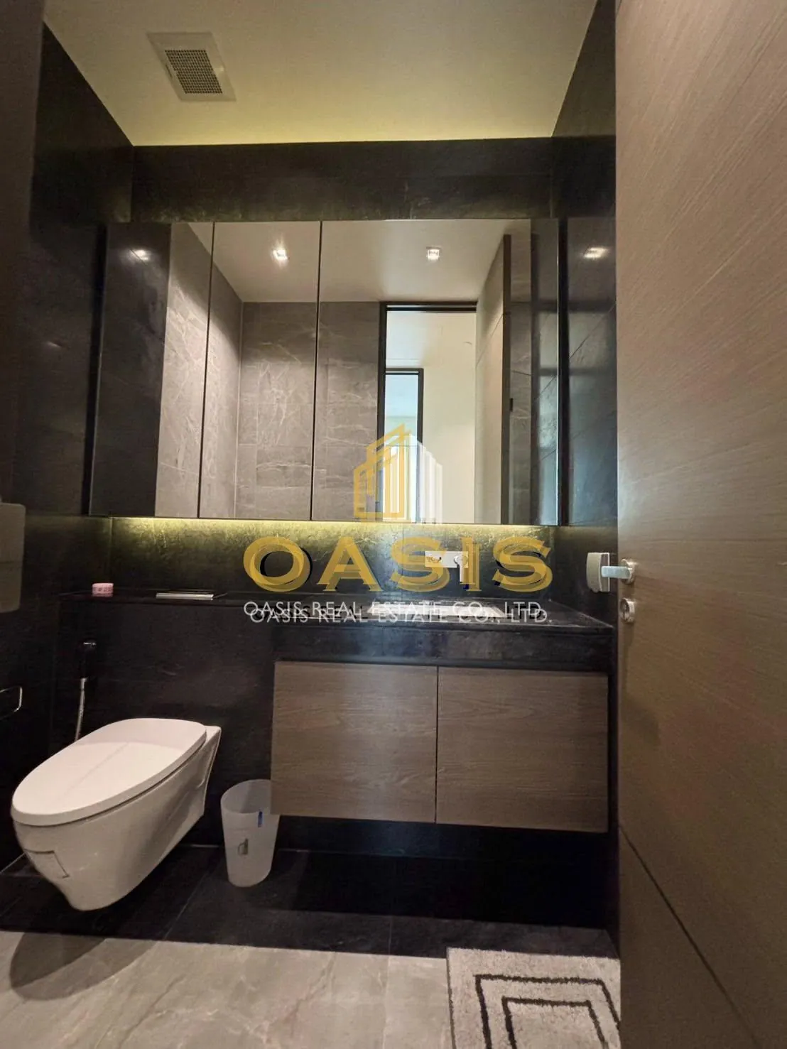 28 Chidlom – Elegant Corner Residence in Bangkok’s Most Prestigious CBD For Rent